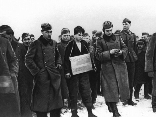 Зоя Космодемьянская перед казнью. 29 ноября 1941 г.