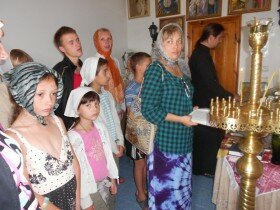 Дети Алчевской Духовной Лечебницы на молитве