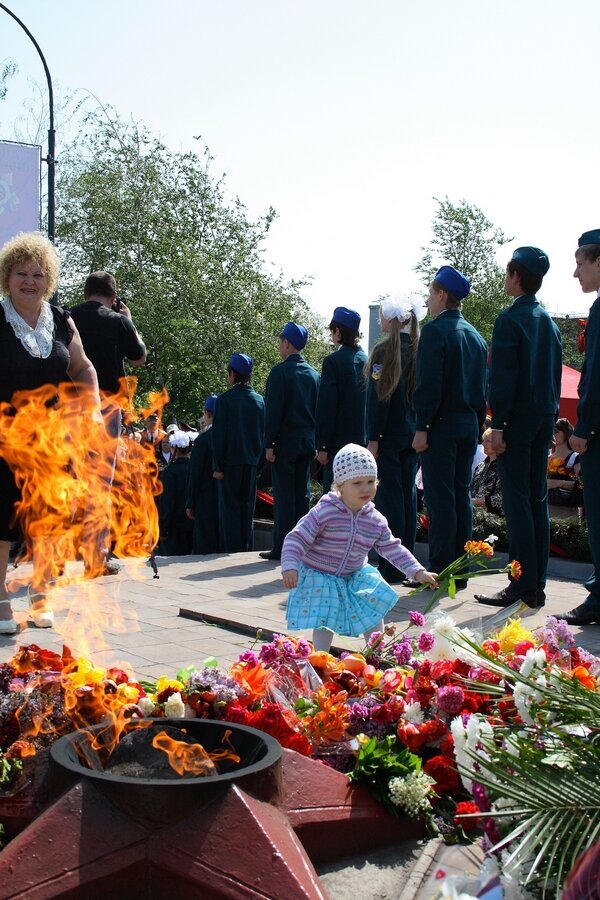 9 мая 2010 год, Алчевск. Правнуки помнят