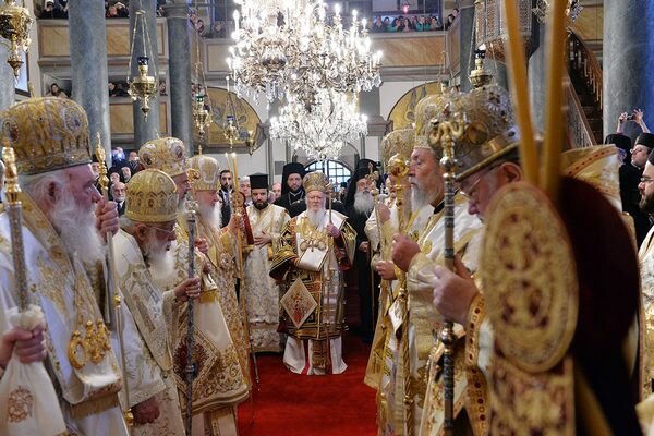  Богослужением в кафедральном соборе во имя святого великомученика Георгия Победоносца на Фанаре