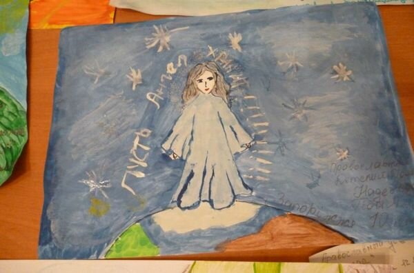 В Запорожье Православный детский дом (приют) милосердия "Надежда" передала для бойцов АТО свои рисунки 