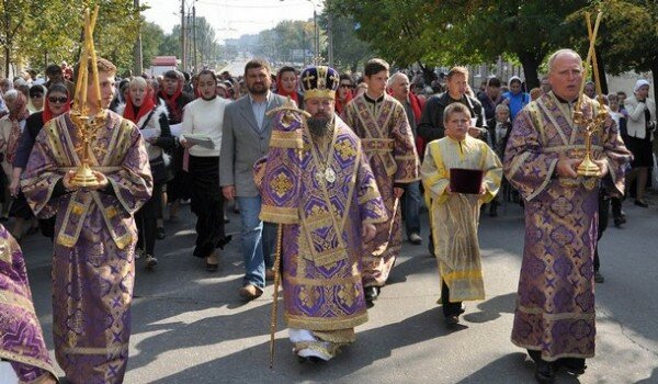 27 сентября в праздник Воздвижения Честного и Животворящего Креста Господня в г. Алчевске состоится общегородской молебен
