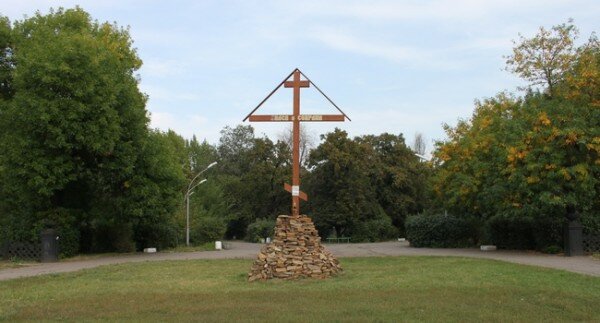 Крест Господен в г. Алчевске, на площади Ленина